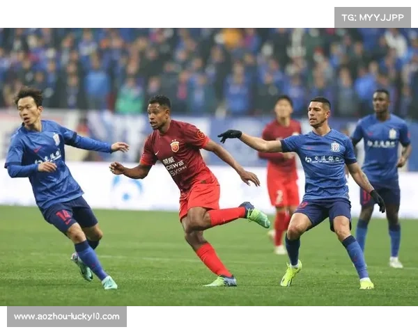 上海海港在浦东体育场对阵河南队 保持主场全胜的心理优势